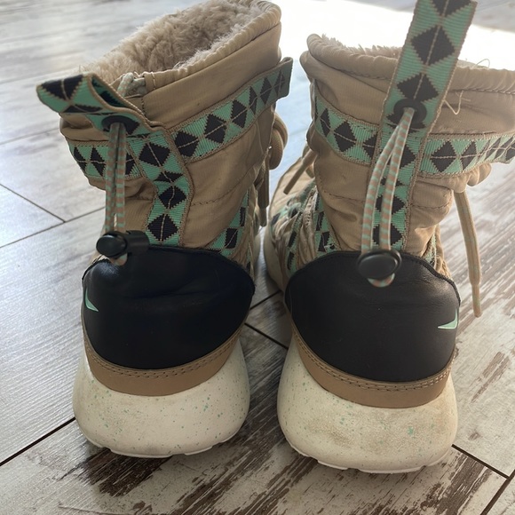 Nike Boys lace up athletic boots - Picture 3 of 9